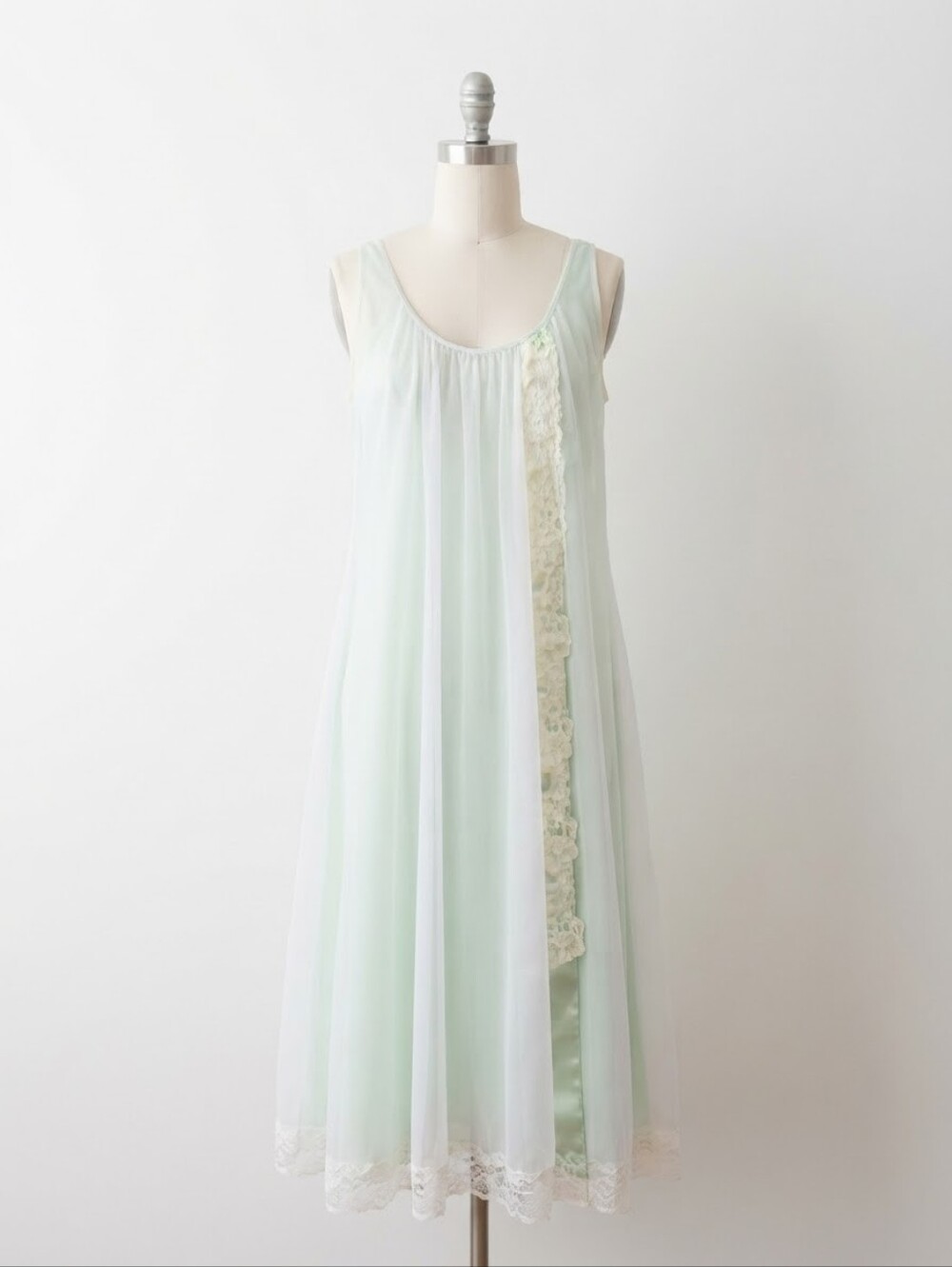 Vintage Mint Green Lace Trim Nightgown Small